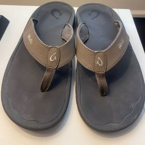 OluKai men’s flip flops - Size 12
